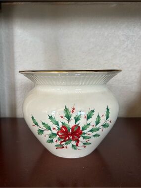 Lenox Holiday Porcelain Cachepot Planter with Red Bow and Green Holly